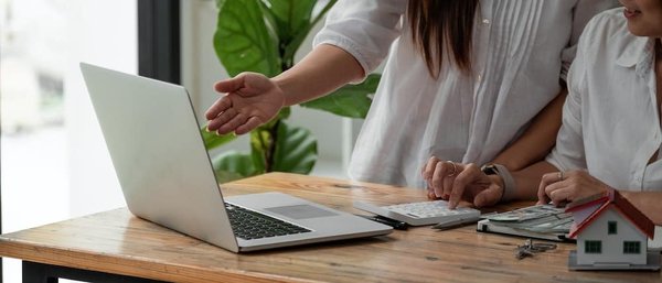 Quels sont les fonctionnalités et les avantages de l’utilisation d’un CRM immobilier spécialisé ?