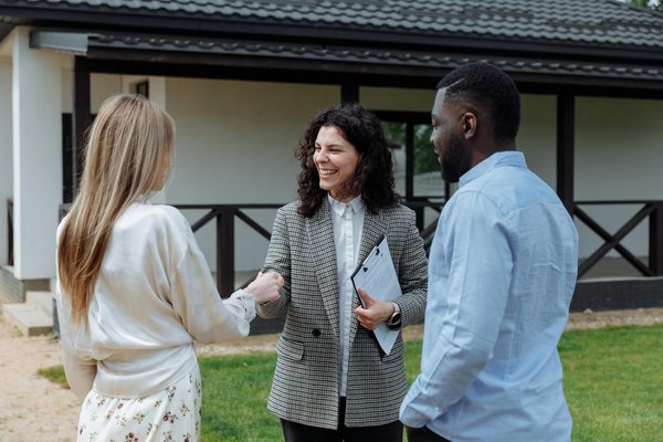 Trouver une agence immobilière à La Tania en un clin d'œil